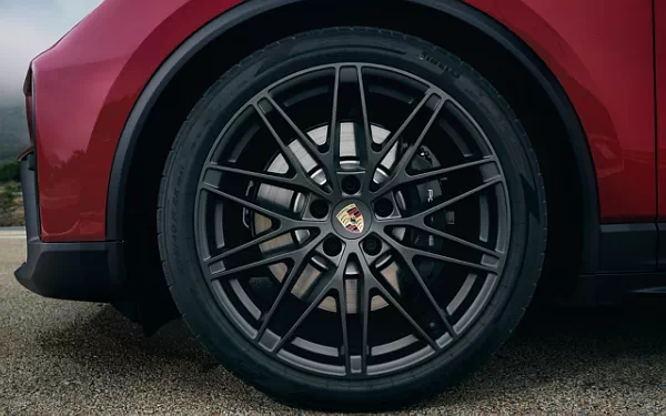 ���� ���������� Porsche Macan GTS - 2025