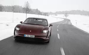 Обои автомобили Porsche Taycan (Cherry Metallic) - 2021