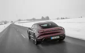 Обои автомобили Porsche Taycan (Cherry Metallic) - 2021