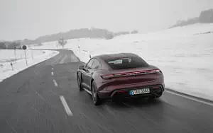 Обои автомобили Porsche Taycan (Cherry Metallic) - 2021