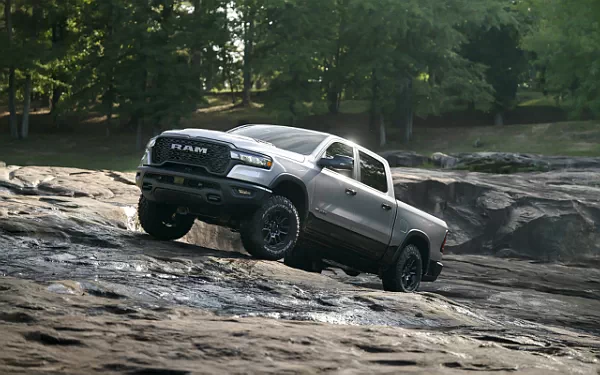���� ���������� Ram 1500 Rebel (Billet Silver Metallic/Diamond Black) - 2024