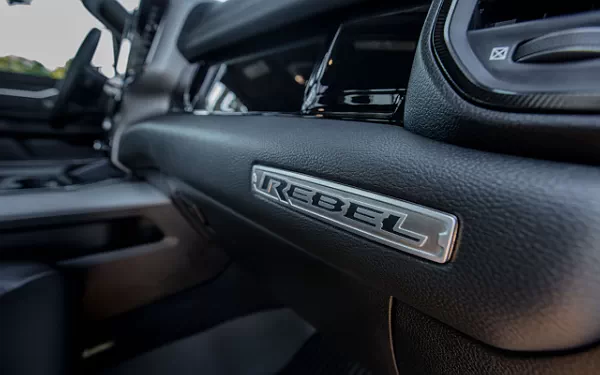 ���� ���������� Ram 1500 Rebel (Hydro Blue/Diamond Black) - 2024