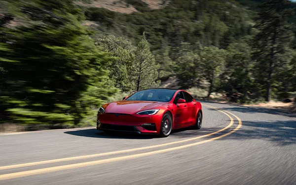 ���� ���������� Tesla Model S Plaid - 2025