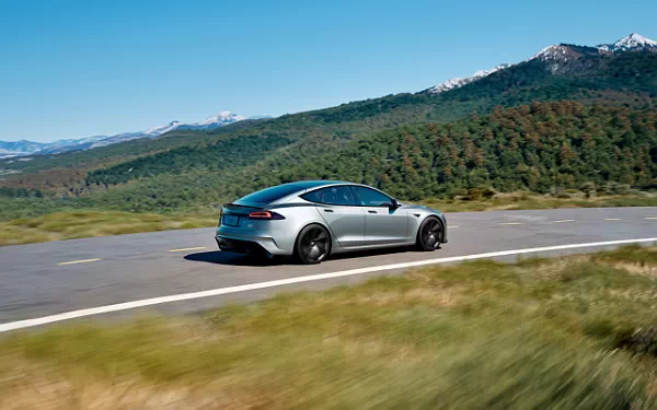 ���� ���������� Tesla Model S Plaid - 2025
