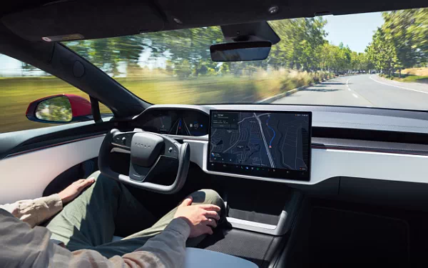 ���� ���������� Tesla Model S Plaid - 2025