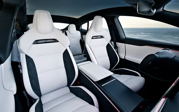 ���� ���������� Tesla Model S Plaid - 2025