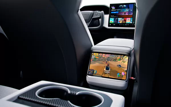 ���� ���������� Tesla Model S Plaid - 2025