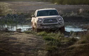 Обои автомобили Toyota Tacoma TRD Off-Road Access Cab - 2015