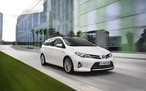Обои автомобили Toyota Auris Touring Sports Hybrid - 2013
