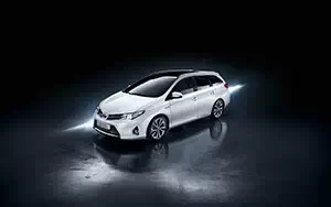 Обои автомобили Toyota Auris Touring Sports Hybrid - 2013