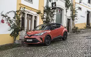   Toyota C-HR Hybrid (Orange) - 2019