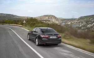   Toyota Camry Hybrid - 2019