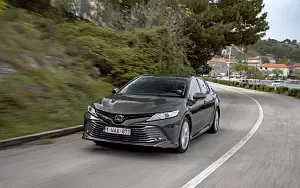 Обои автомобили Toyota Camry Hybrid - 2019