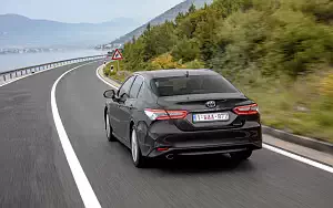 Обои автомобили Toyota Camry Hybrid - 2019