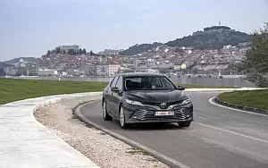 Обои автомобили Toyota Camry Hybrid - 2019