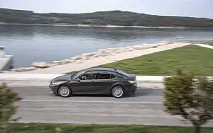 Обои автомобили Toyota Camry Hybrid - 2019