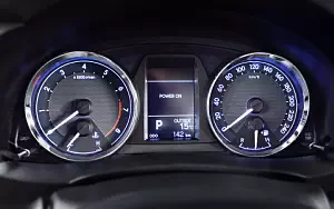 Обои автомобили Toyota Corolla - 2013