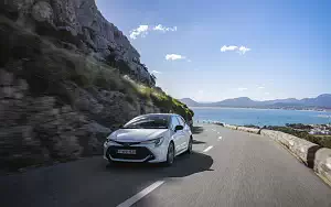 Обои автомобили Toyota Corolla Hatchback Hybrid 1.8L - 2019