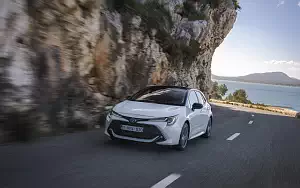 Обои автомобили Toyota Corolla Hatchback Hybrid 1.8L - 2019