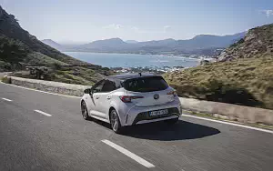 Обои автомобили Toyota Corolla Hatchback Hybrid 1.8L - 2019