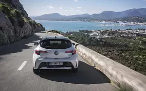 Обои автомобили Toyota Corolla Hatchback Hybrid 1.8L - 2019