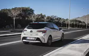 Обои автомобили Toyota Corolla Hatchback Hybrid 1.8L - 2019