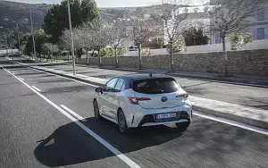 Обои автомобили Toyota Corolla Hatchback Hybrid 1.8L - 2019