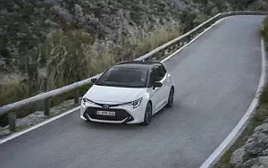 Обои автомобили Toyota Corolla Hatchback Hybrid 1.8L - 2019