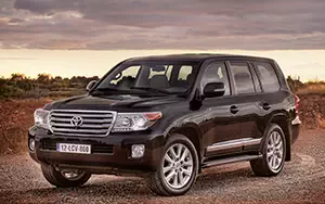 Обои автомобили Toyota Land Cruiser 200 - 2012