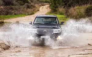   Toyota Land Cruiser 200 - 2012