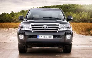   Toyota Land Cruiser 200 - 2012