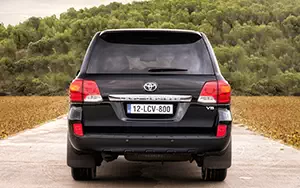  Toyota Land Cruiser 200 - 2012