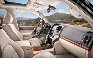   Toyota Land Cruiser 200 - 2012