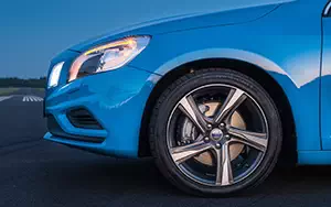 ���� ���������� Volvo S60 T6 AWD R-Design - 2013