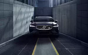 ���� ���������� Volvo S60 Polestar Engineered - 2018
