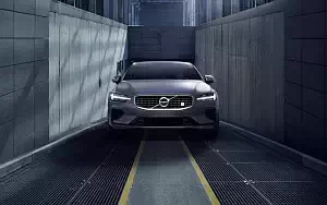 ���� ���������� Volvo S60 Polestar Engineered - 2018