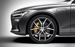 ���� ���������� Volvo S60 Polestar Engineered - 2018