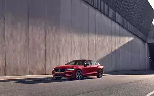 ���� ���������� Volvo S60 T6 AWD R-Design - 2018