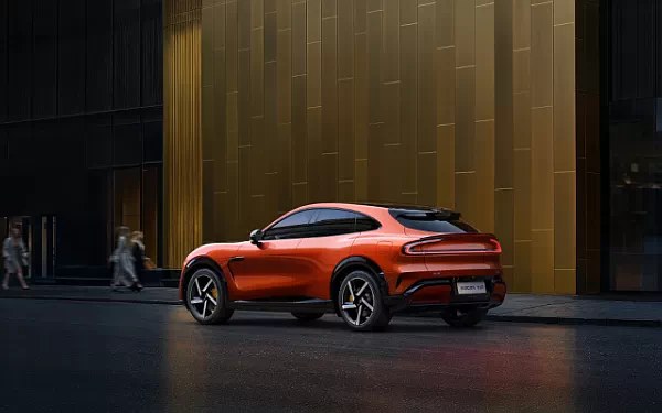 ���� ���������� Xiaomi YU7 - 2025