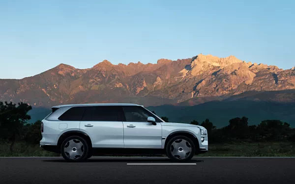 ���� ���������� Zeekr 9X (White) - 2025